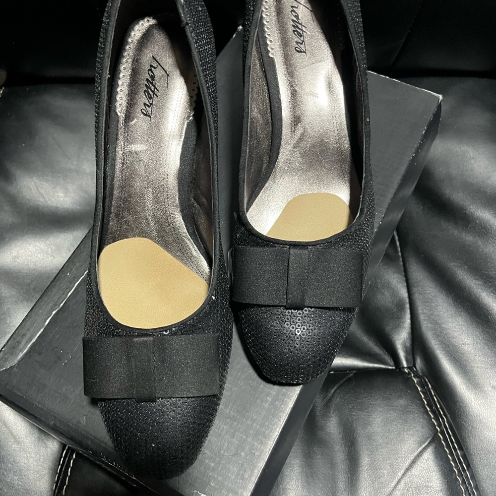 Trotters Black Jillian II Footwear